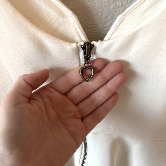 Kimchi Blue White Fit and Flare Mini Dress with Molded V Neck size XS - Picture 3 of 7